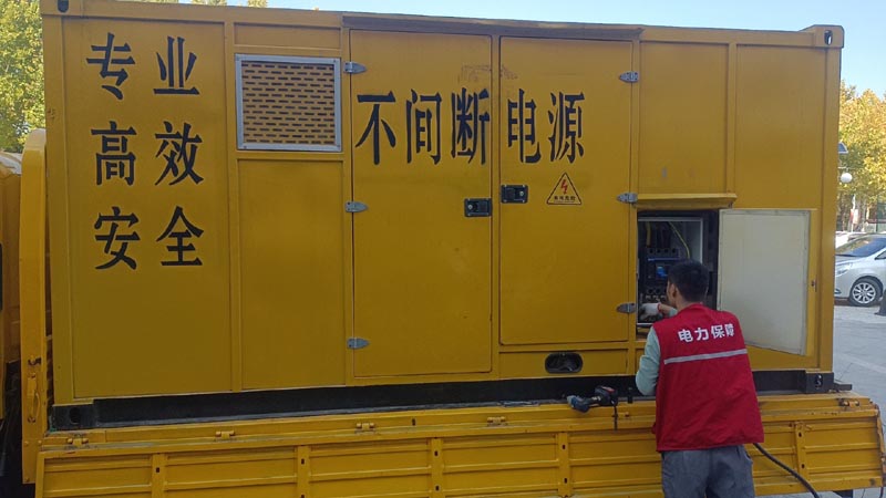 普兰柴油发电机组和UPS电源配合使用时，如何避免切换过程中的电力中断？